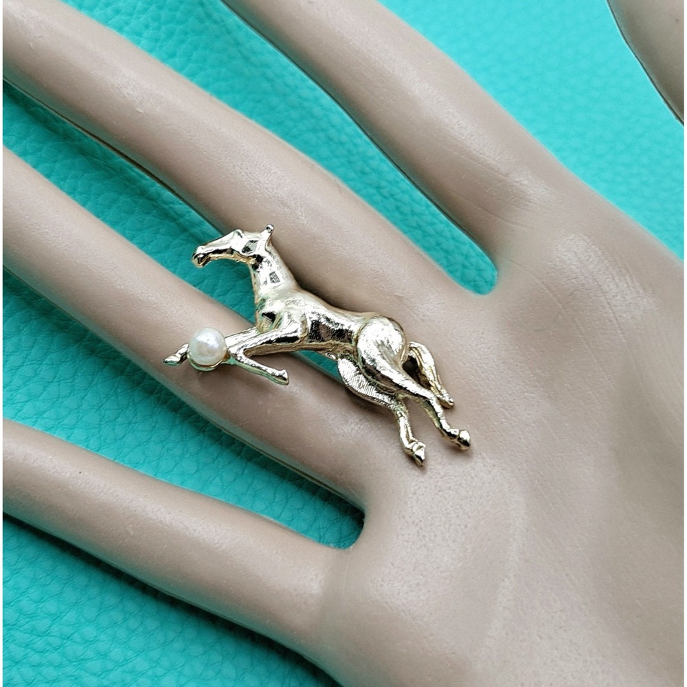 Vintage Horse Brooch Light Goldtone Mid Century Filly with Pearl - Picture 3 of 9